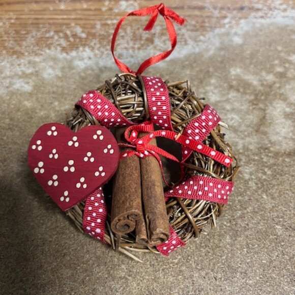 Mini Wreath Wooden Heart Cinnamon Sticks Christmas Tree Ornament - Picture 6 of 11